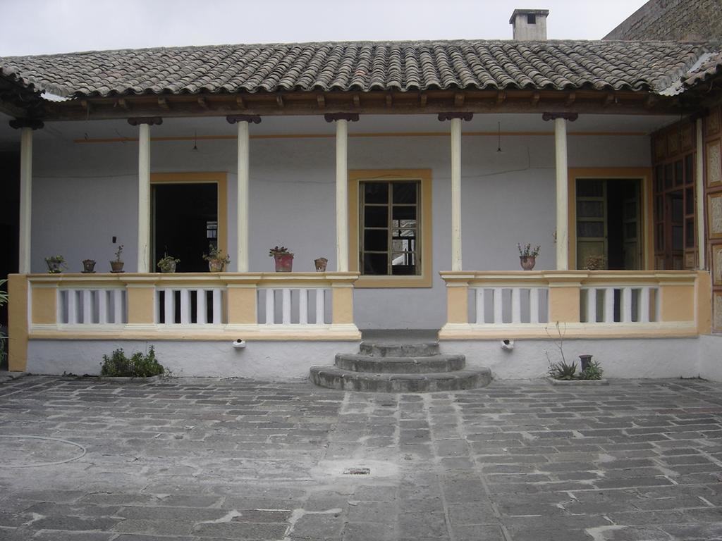 Latacunga Hostel Esterno foto