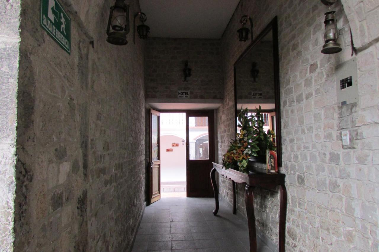 Latacunga Hostel Esterno foto